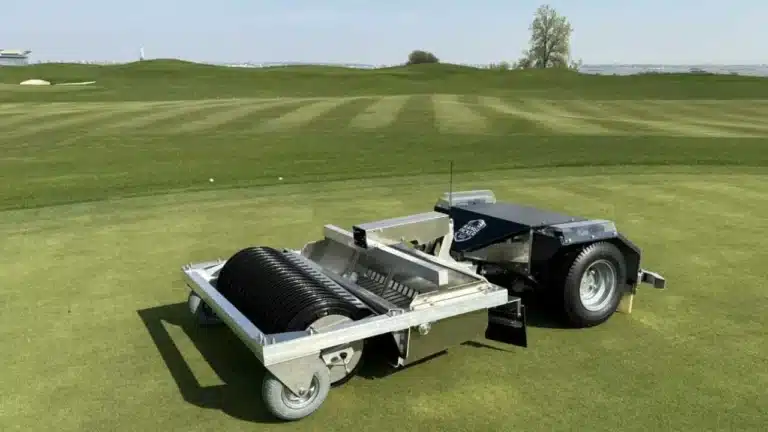 Range Picker collecting balls on a range